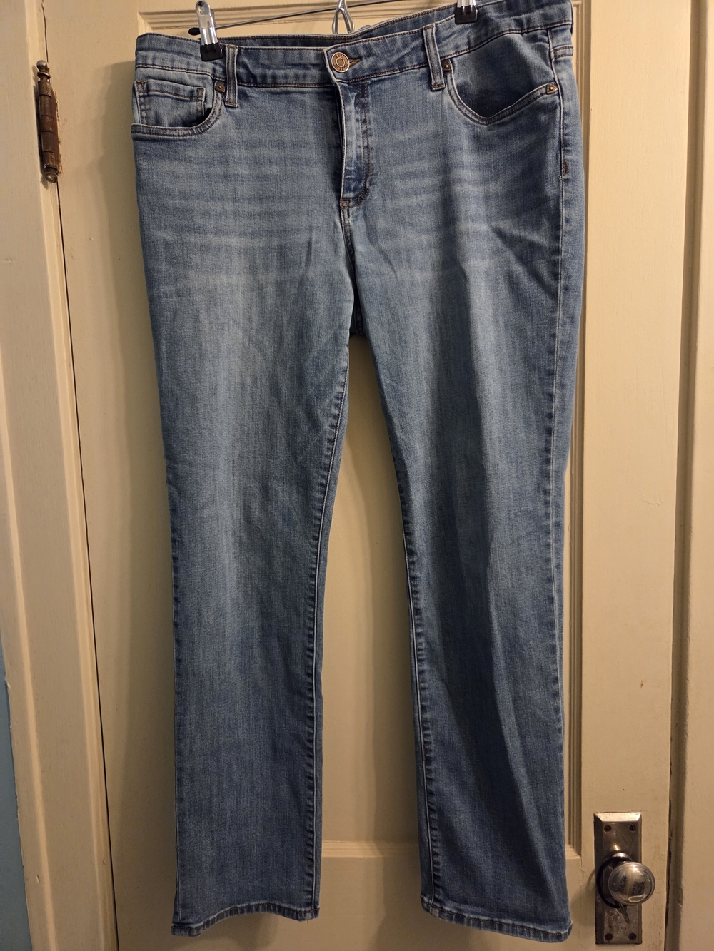 Kut from the Kloth  Straight-Leg Light Wash Mid-rise Jeans Sz 14
